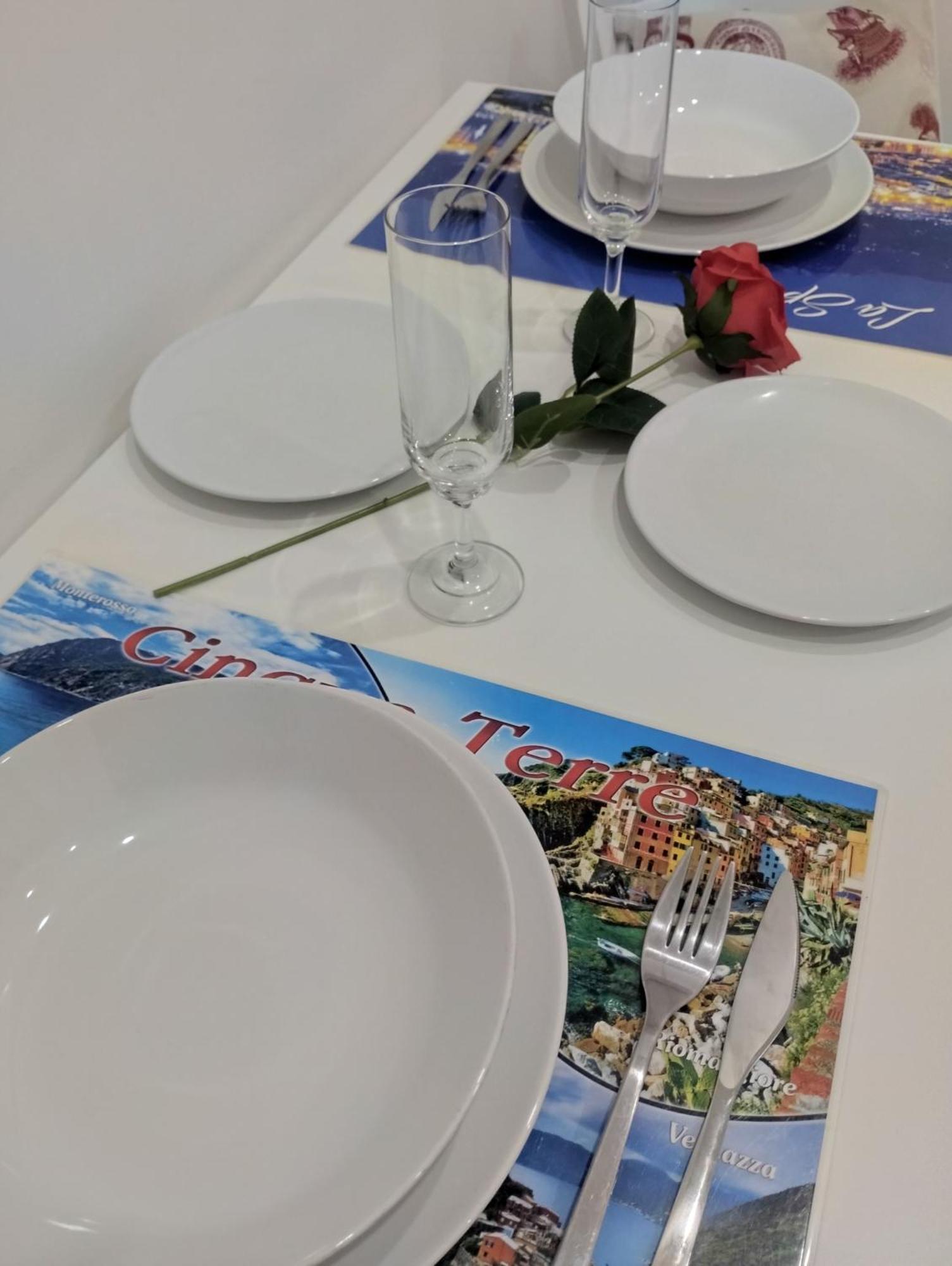 Casa Vacanze Andrea La Tua Base Per Visitare Il Mare Delle Cinque Terre Lägenhet La Spezia Exteriör bild